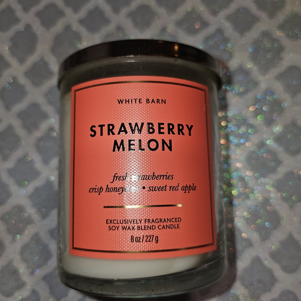 White Barn Strawberry Melon Candle
